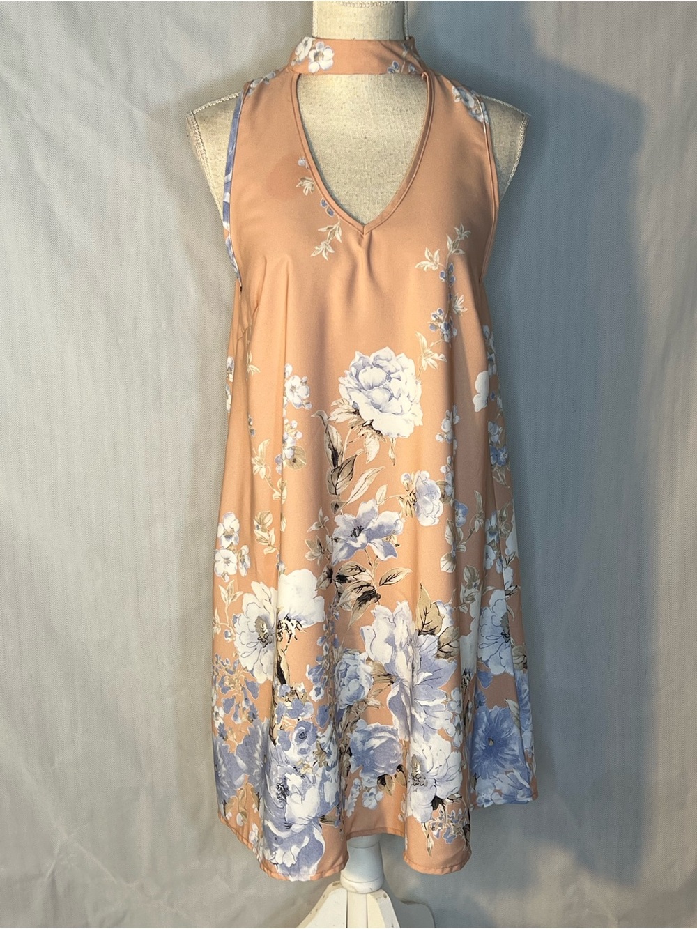 Peppermint Dress Shift Halter Floral Mock Neckline
V Front & Back Neckline S